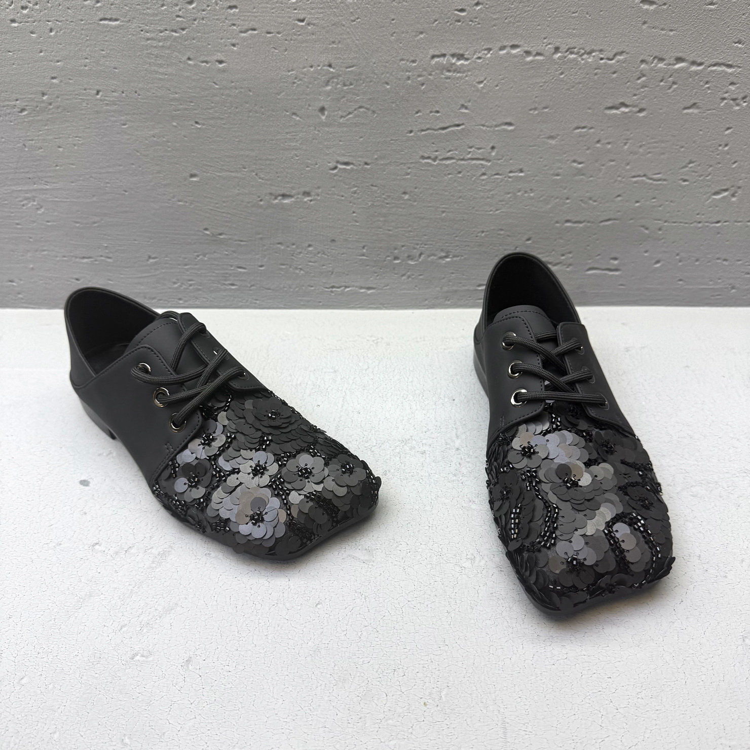 乐魔秋新款真皮亮片低跟方头单鞋