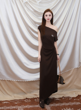 【YJXD 】QINGMU26s夏季新品一字肩扭结气质收腰连衣裙女62635T08