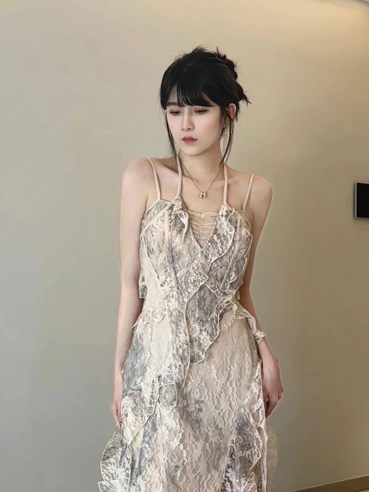 水雾感仙女连衣裙女装2026年新款法式度假吊带长裙不规则沙滩裙