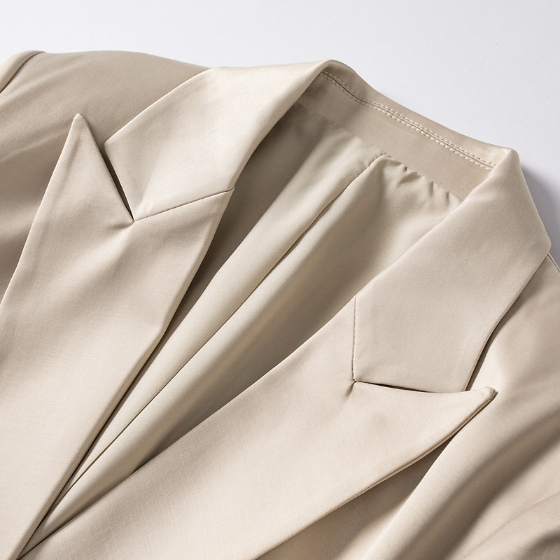 wesee光泽感缎面双排扣西装外套女 亮面阔版牛角扣职业西服上衣