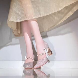 2025年春新款悠闲美细闪高跟鞋女尖头粗跟珍珠一字带主纱秀禾婚鞋