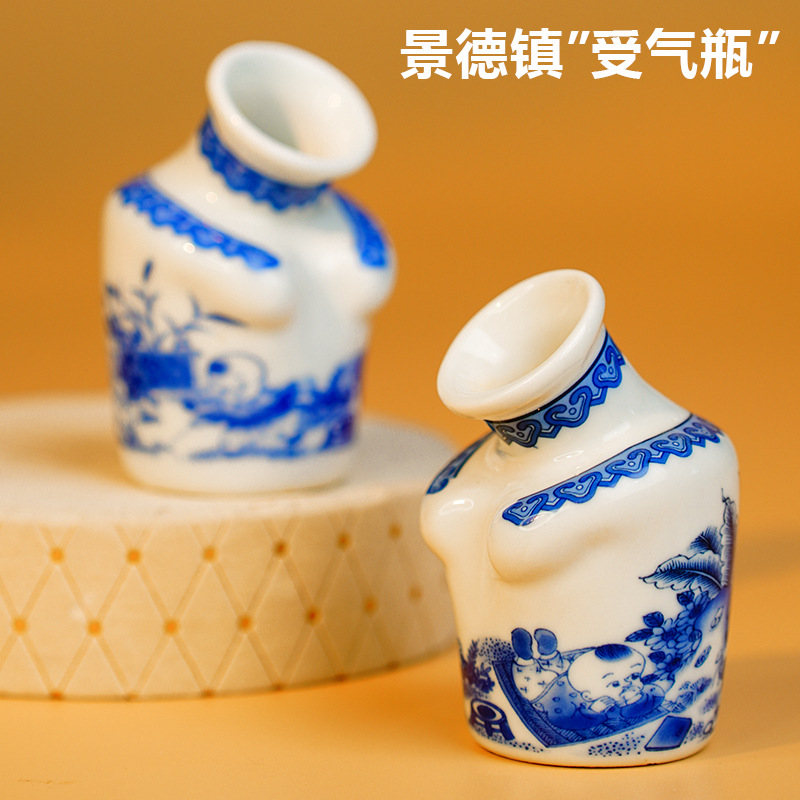 景德镇三宝村文创青花受气瓶陶瓷迷你小摆件水培养铜钱草童子