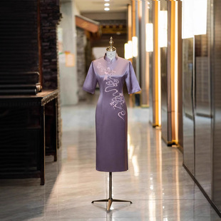 逸红颜结婚喜服妈妈装赏味2026新款崔万志官方旗舰店女装旗袍