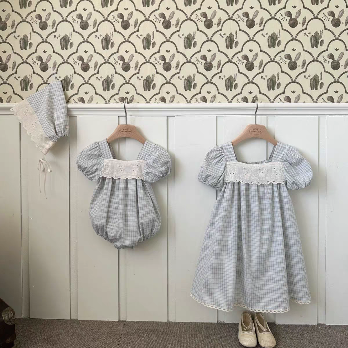 2025夏珍妮家女婴童薄棉甜美方领格子短袖爬服女宝可爱姐妹服裙子