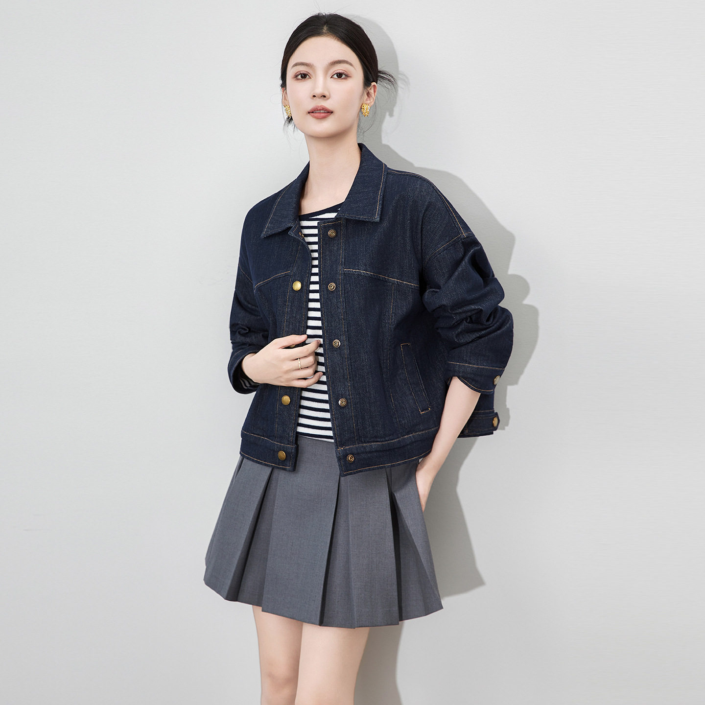 轻奢简约复古2025女士新款摩登短款长袖牛仔外套宽松上衣秋冬休闲