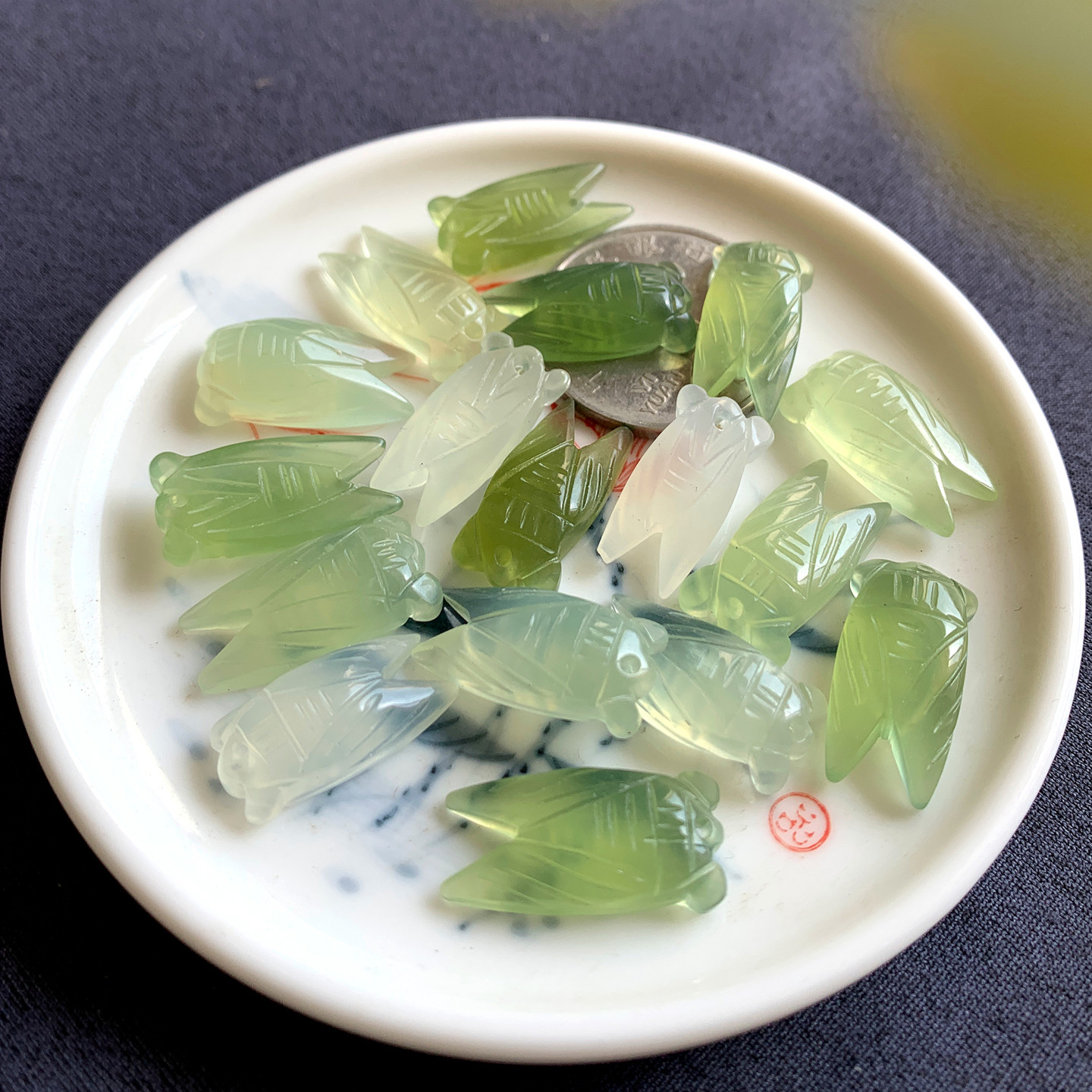 岫玉雕刻金蝉小吊坠玉石知了挂件图片