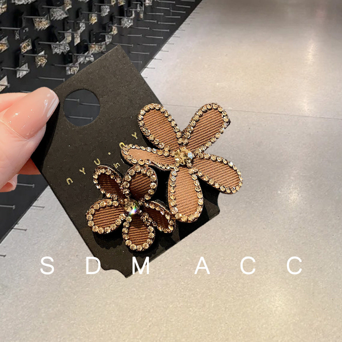 高雅带钻黑色侧边刘海夹