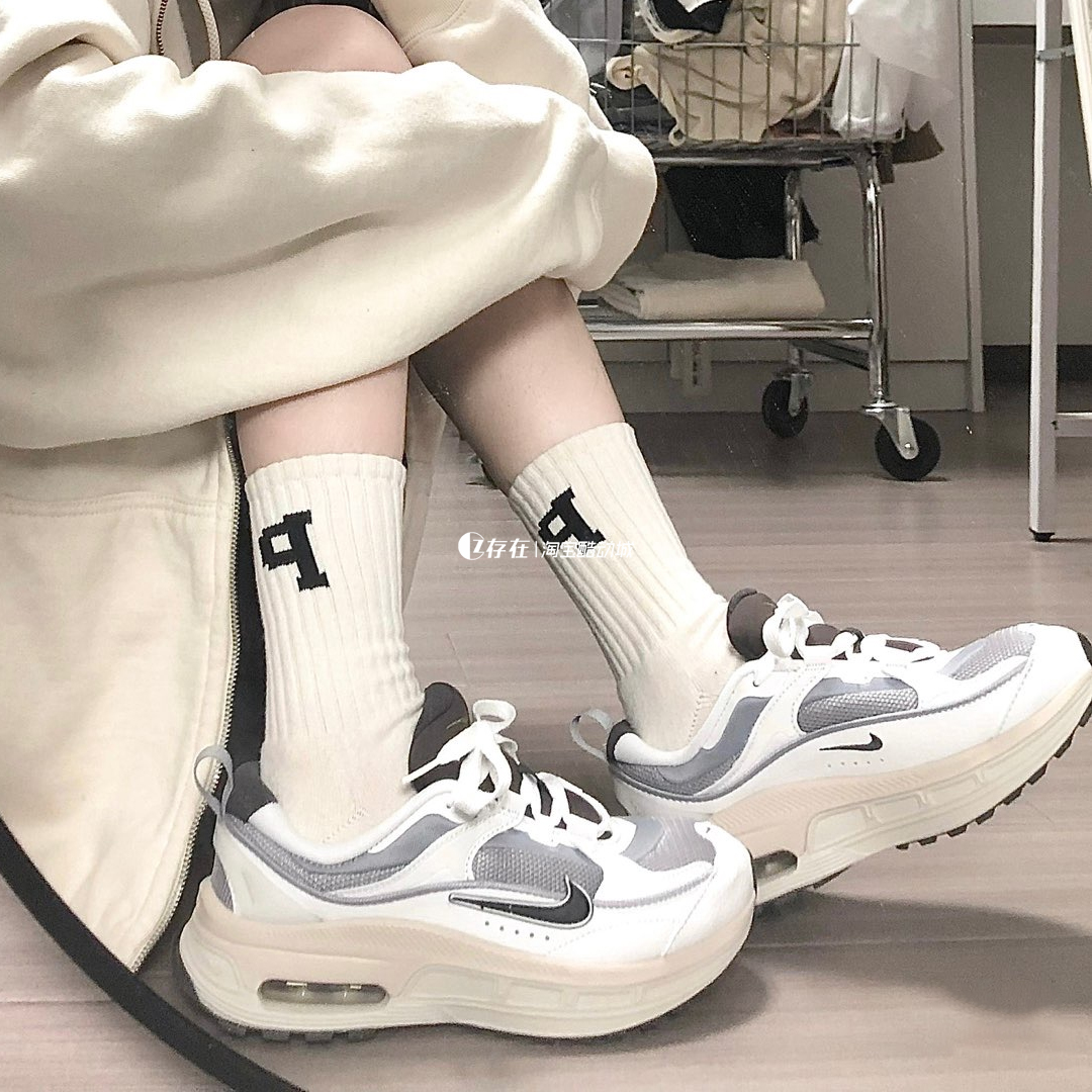 Nike/耐克女气垫减震运动休闲鞋