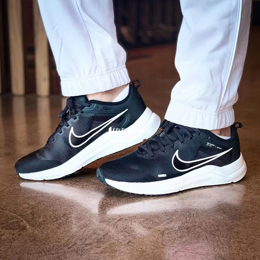 Nike/耐克轻便透气运动跑步鞋