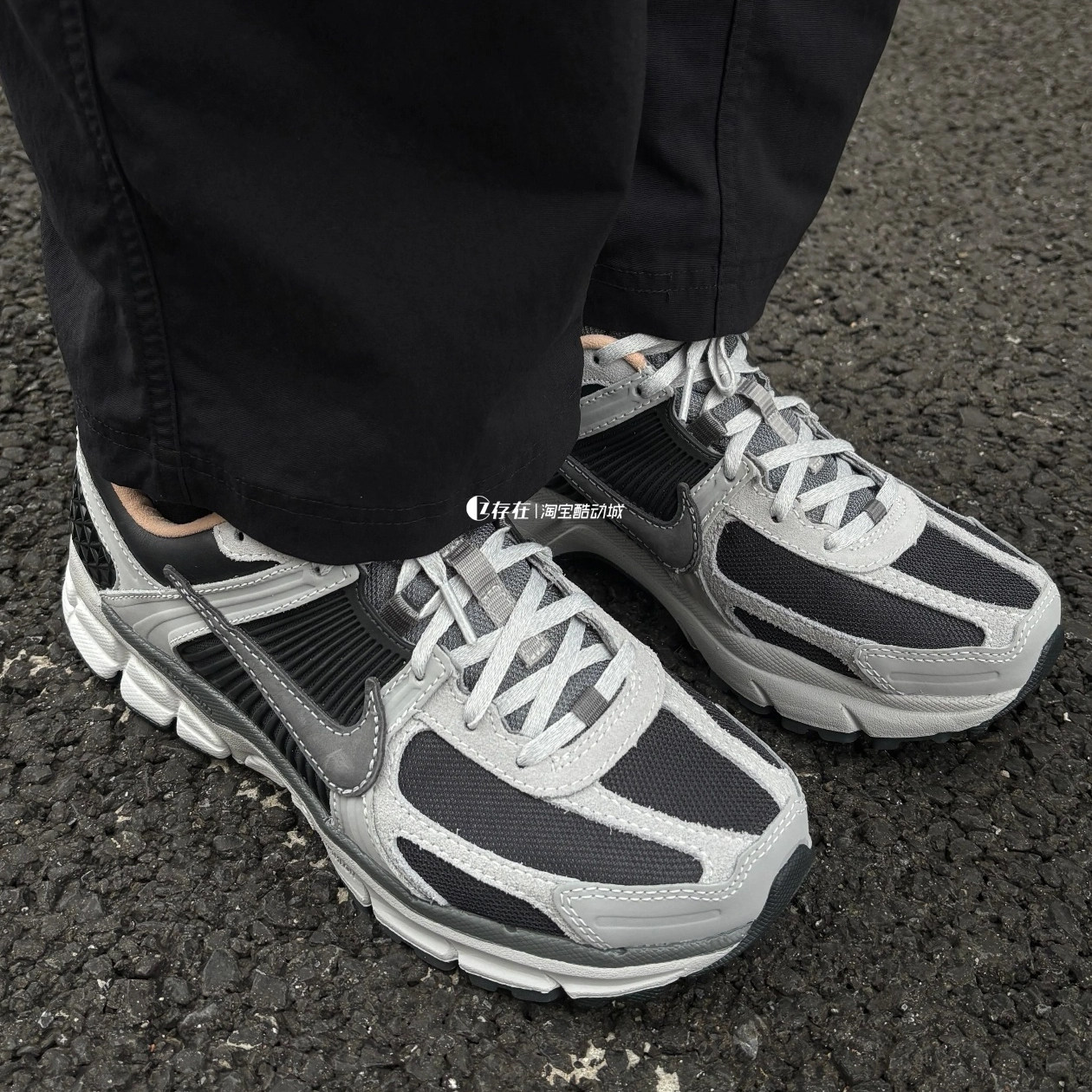 Nike/耐克复古低帮运动跑步鞋图片