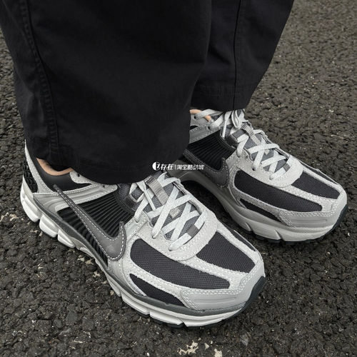Nike/耐克复古低帮运动跑步鞋