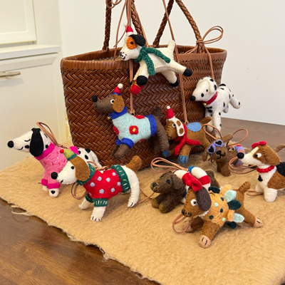 尼泊尔手工羊毛毡可爱小狗包包挂件情侣钥匙扣小玩偶汽车车载挂饰
