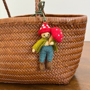 尼泊尔手工羊毛毡可爱蘑菇包包挂件情侣钥匙扣小玩偶汽车车载挂饰