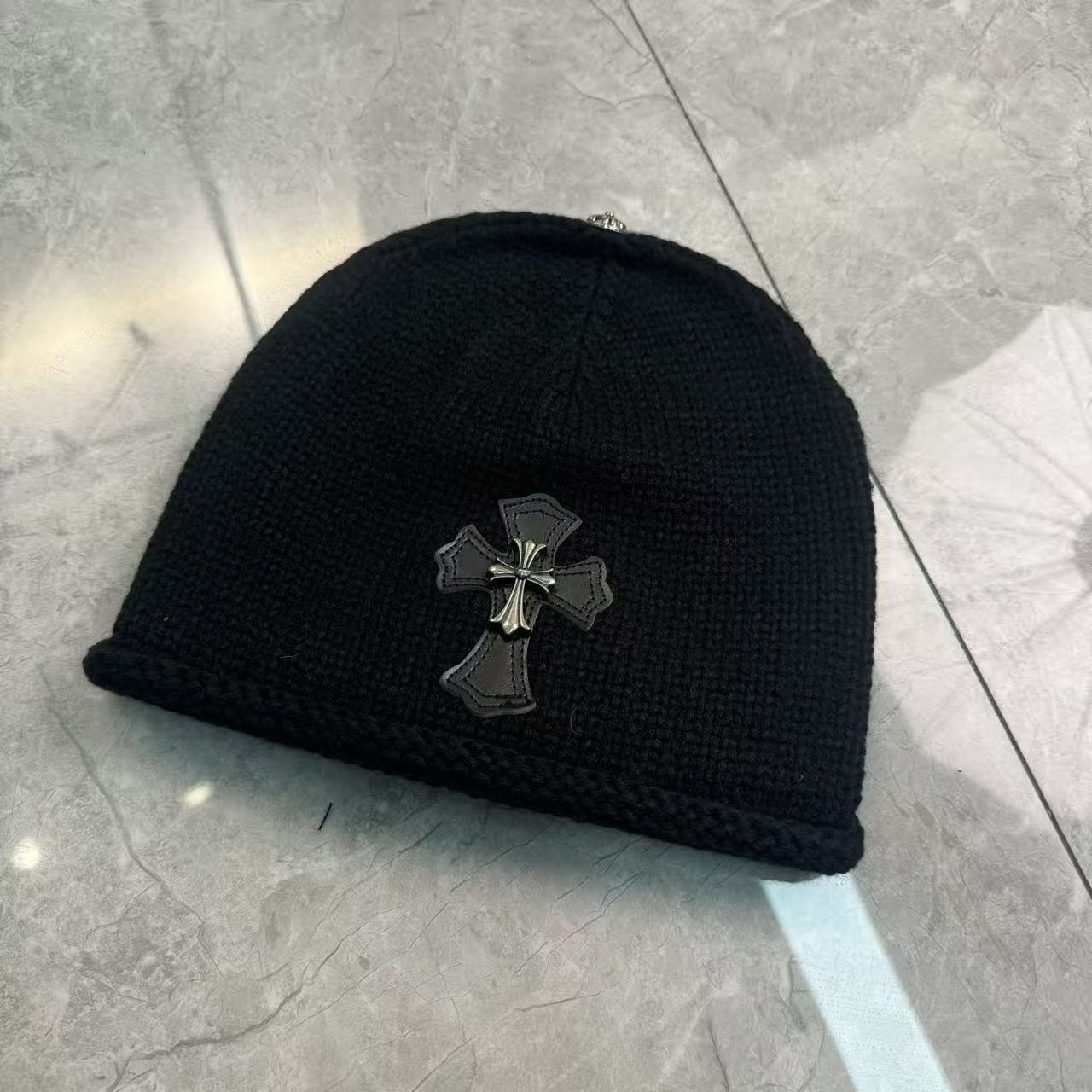 2025冬季新款复古十字架皮徽章