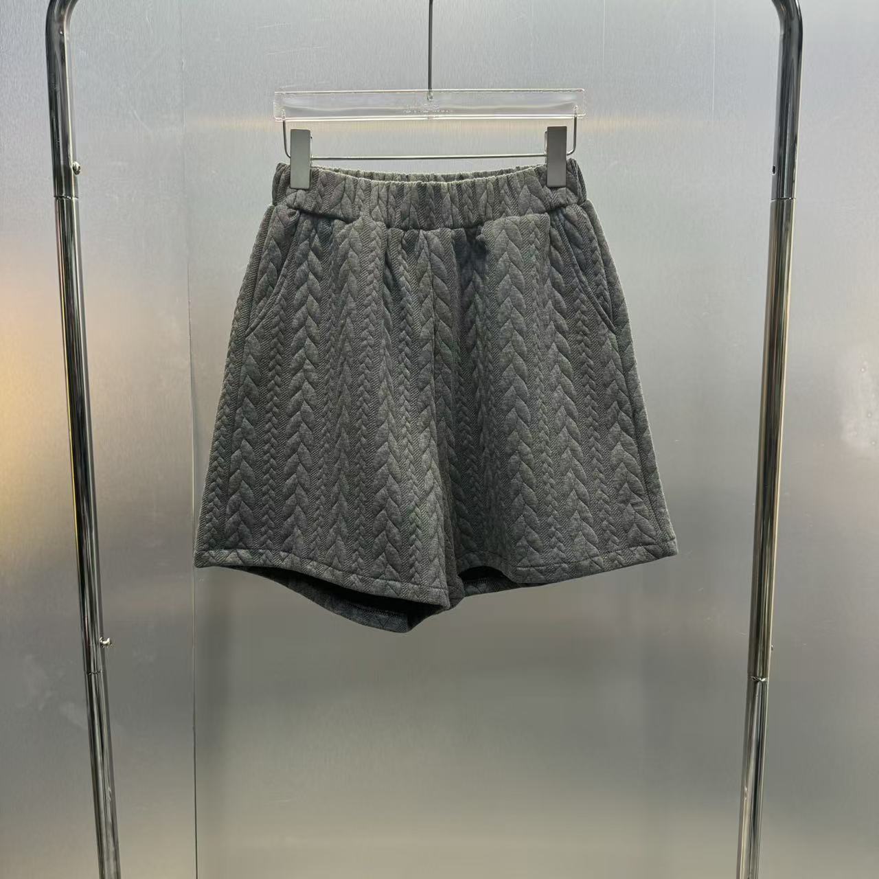 深圳南油2025冬季新款小众设计高腰麻花编织夹棉百搭灰色休闲短裤