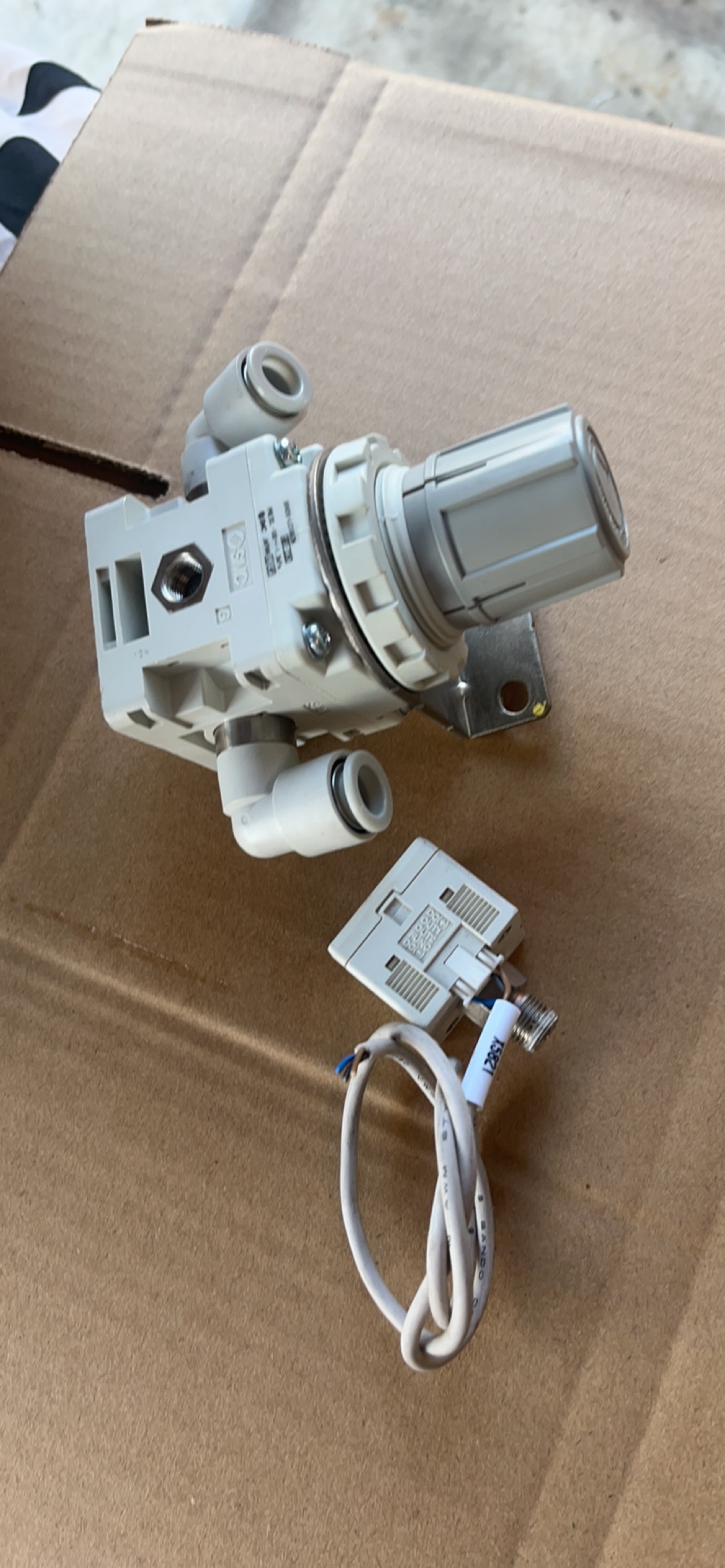 SMC IRV20-LC10BZN 真空调压阀 带数显压力开关