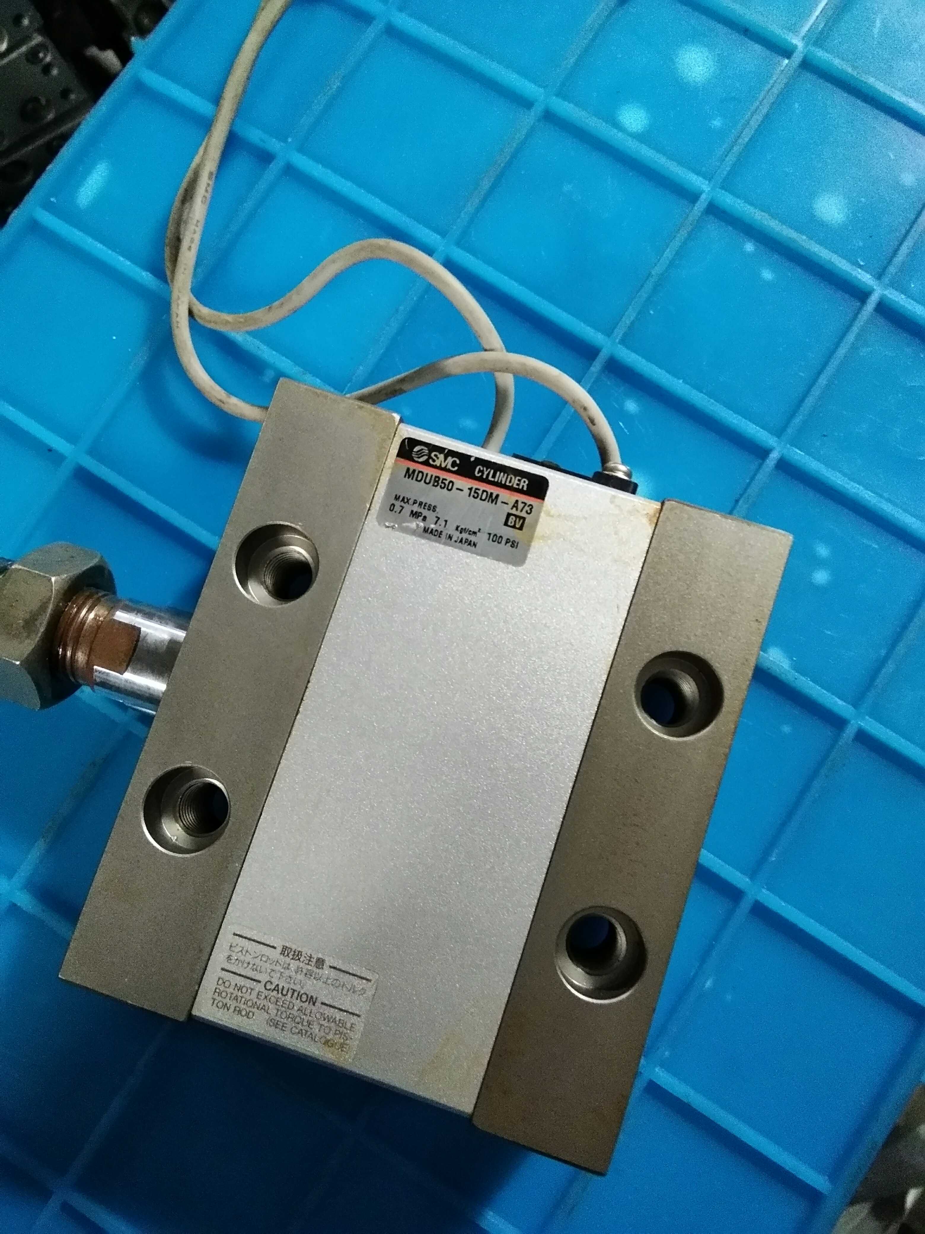 SMC MDU850-15DM-A73气缸 扁平型气缸' 原装拆机件 带磁性开关