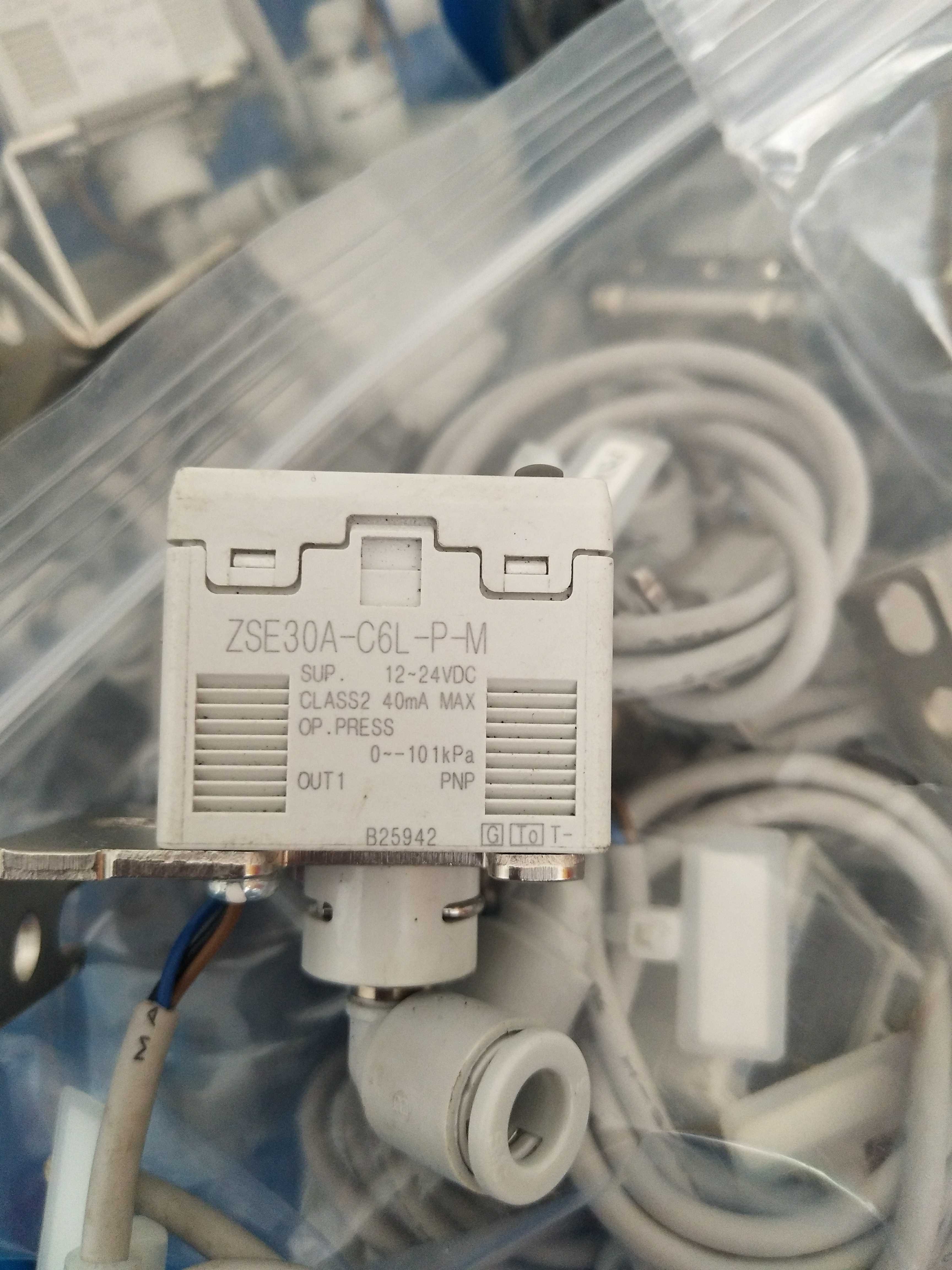 SMC ZSE30A-C6L-P-M 电子压力表 压力开关 进口拆机 原装正品