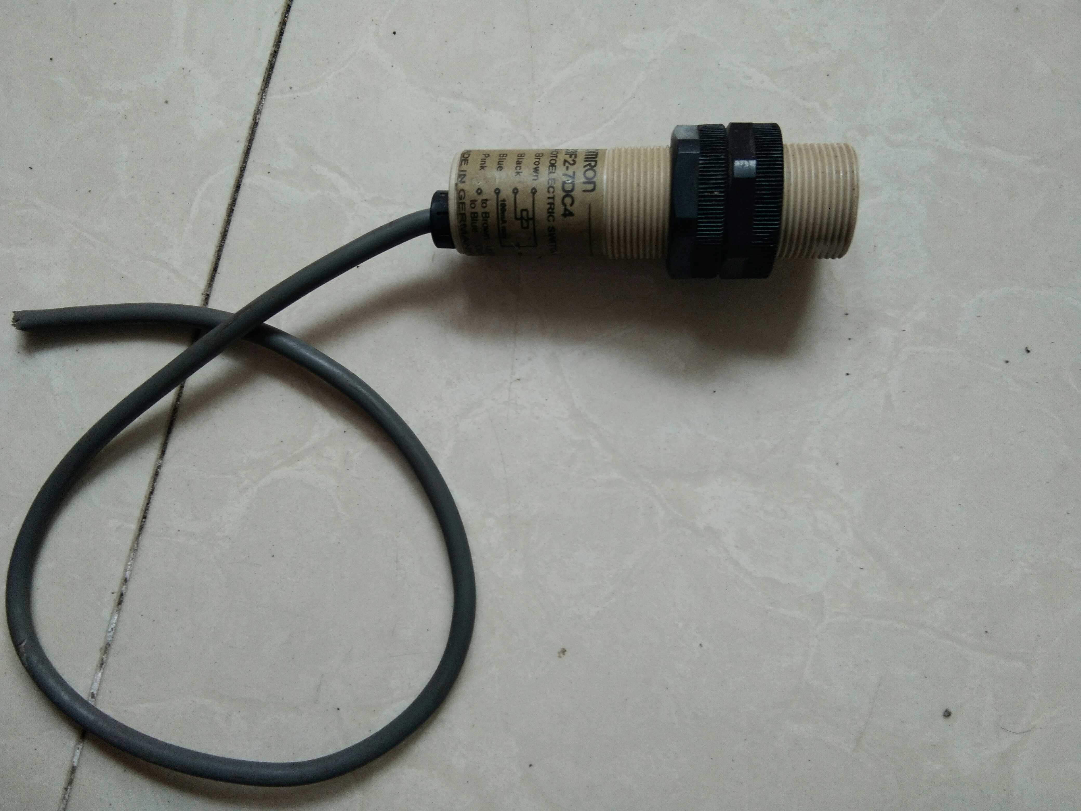 OMRON 欧姆龙 E3F2-7DC4 光电 原装进口拆机件