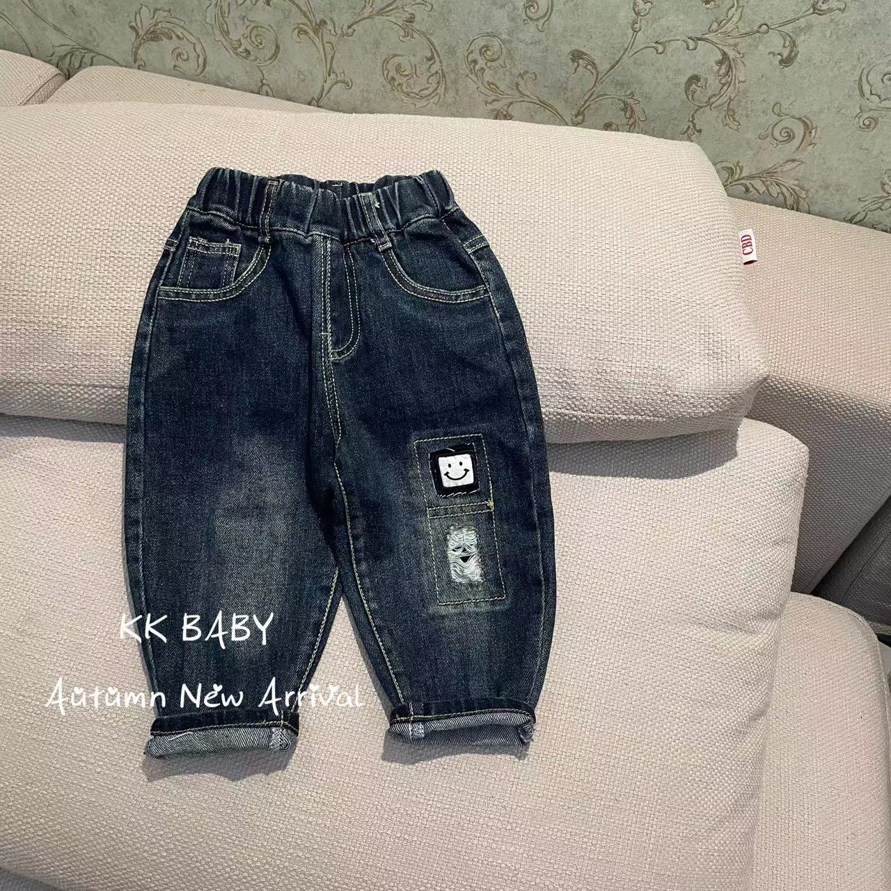 90-130男童个性破洞贴标牛仔裤