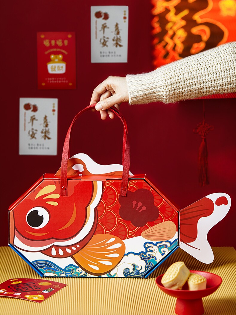 2022年新年锦鲤送福手提礼盒雪花奶酥牛轧饼糖果年货烘焙大礼包盒