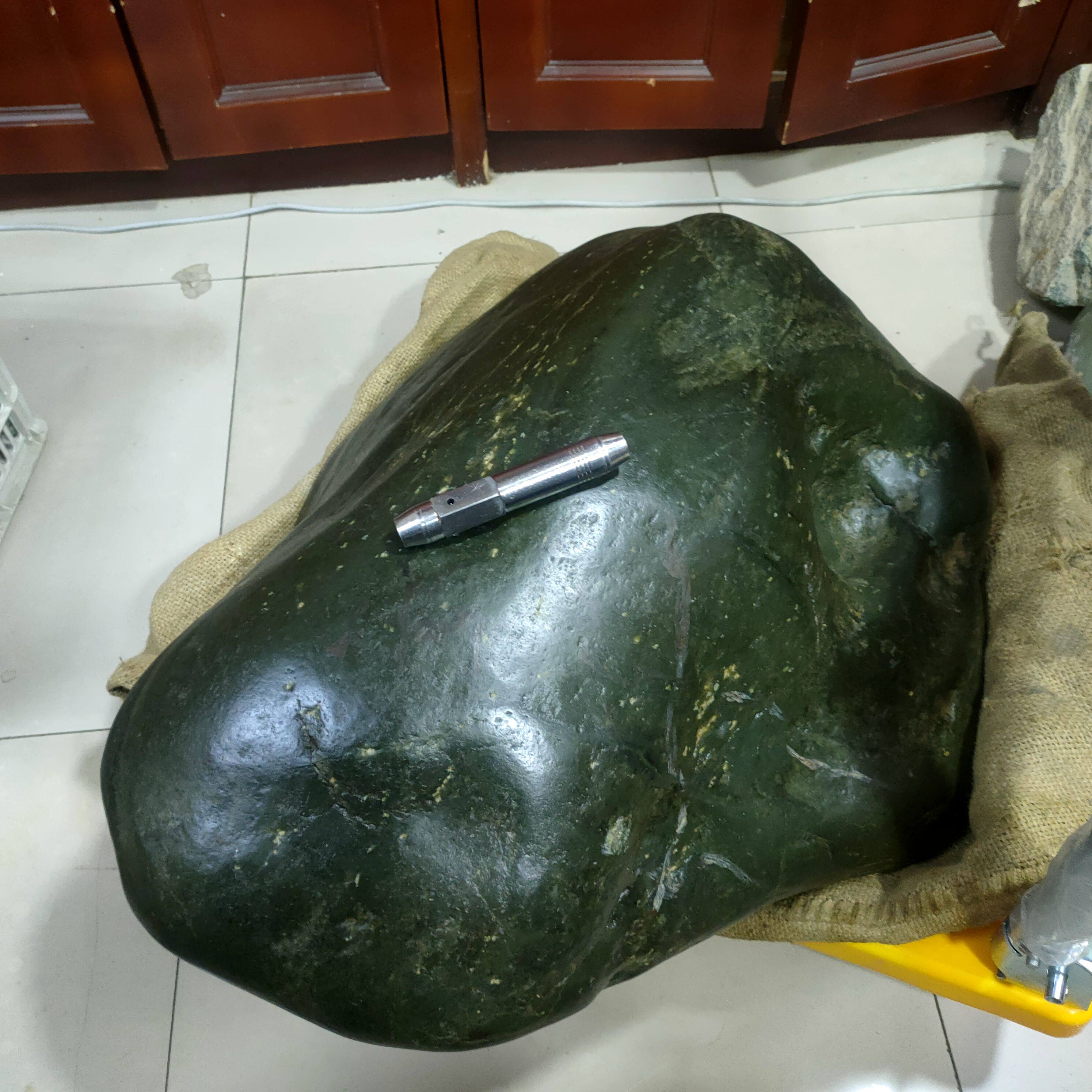276斤新疆和田玉原石青玉天然无修大籽料摆件重器和田玉龙河籽玉