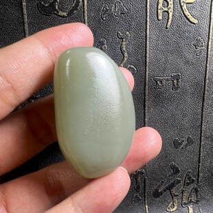 37g天然新疆和田青玉吊坠籽料原石脂粉好青玉籽挂件和田籽玉油润