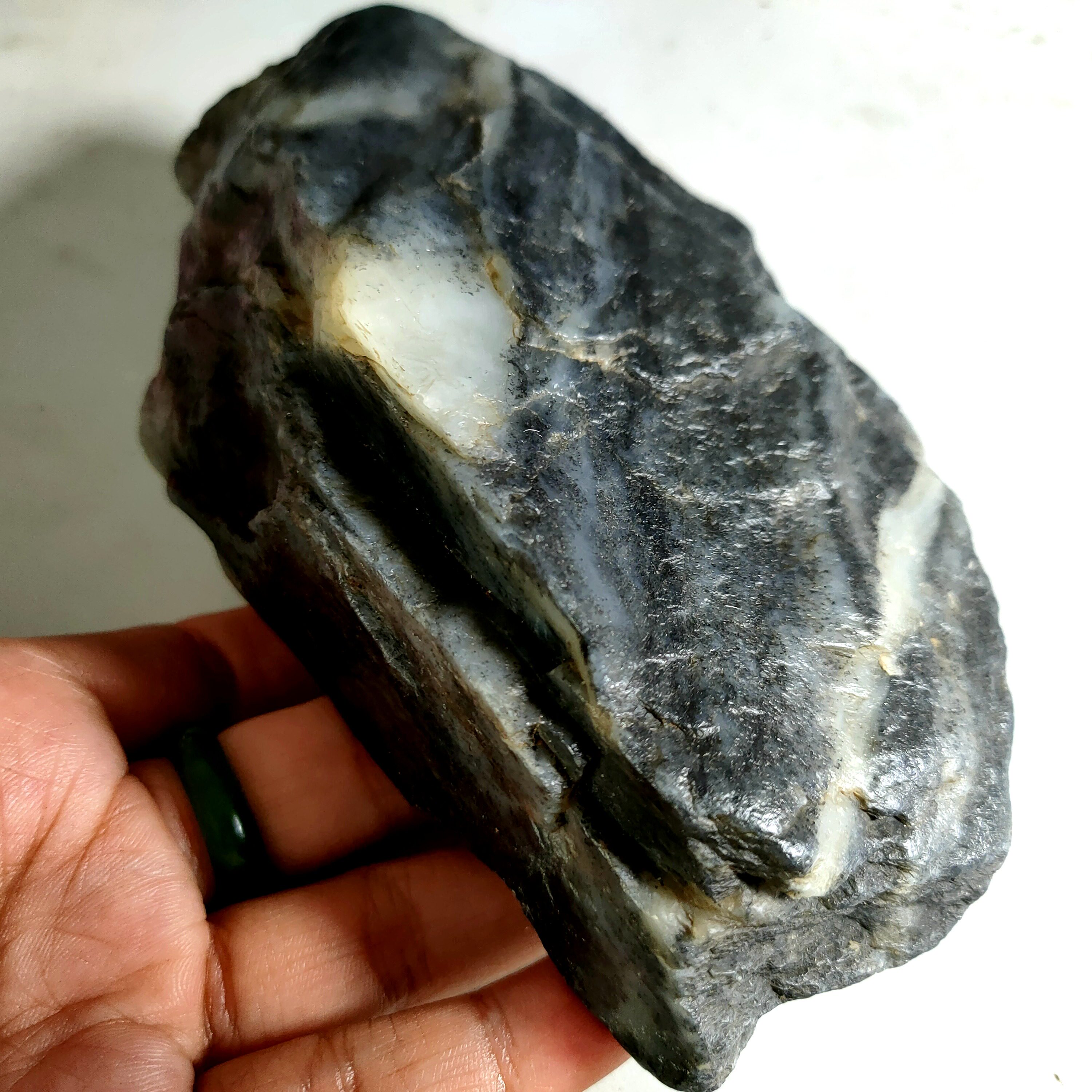 新疆和田玉青花墨玉山流水料原石把件摆件一线天特色雕刻料880g