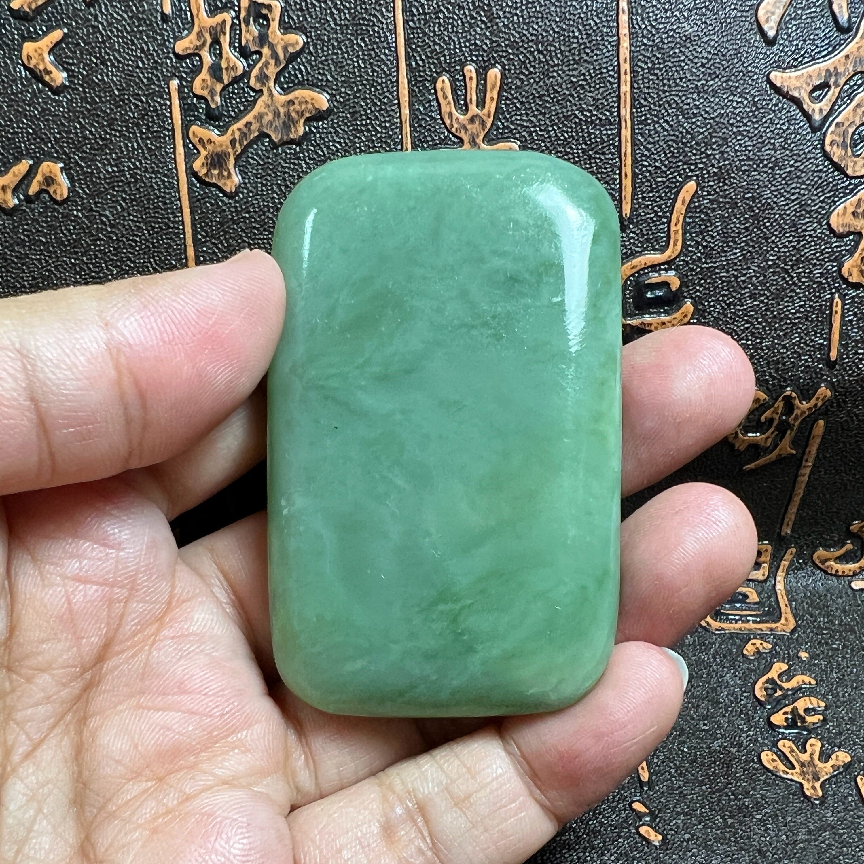 54g新疆和田玉青玉沙枣青籽料原石牌子苹果绿把件平安无事牌
