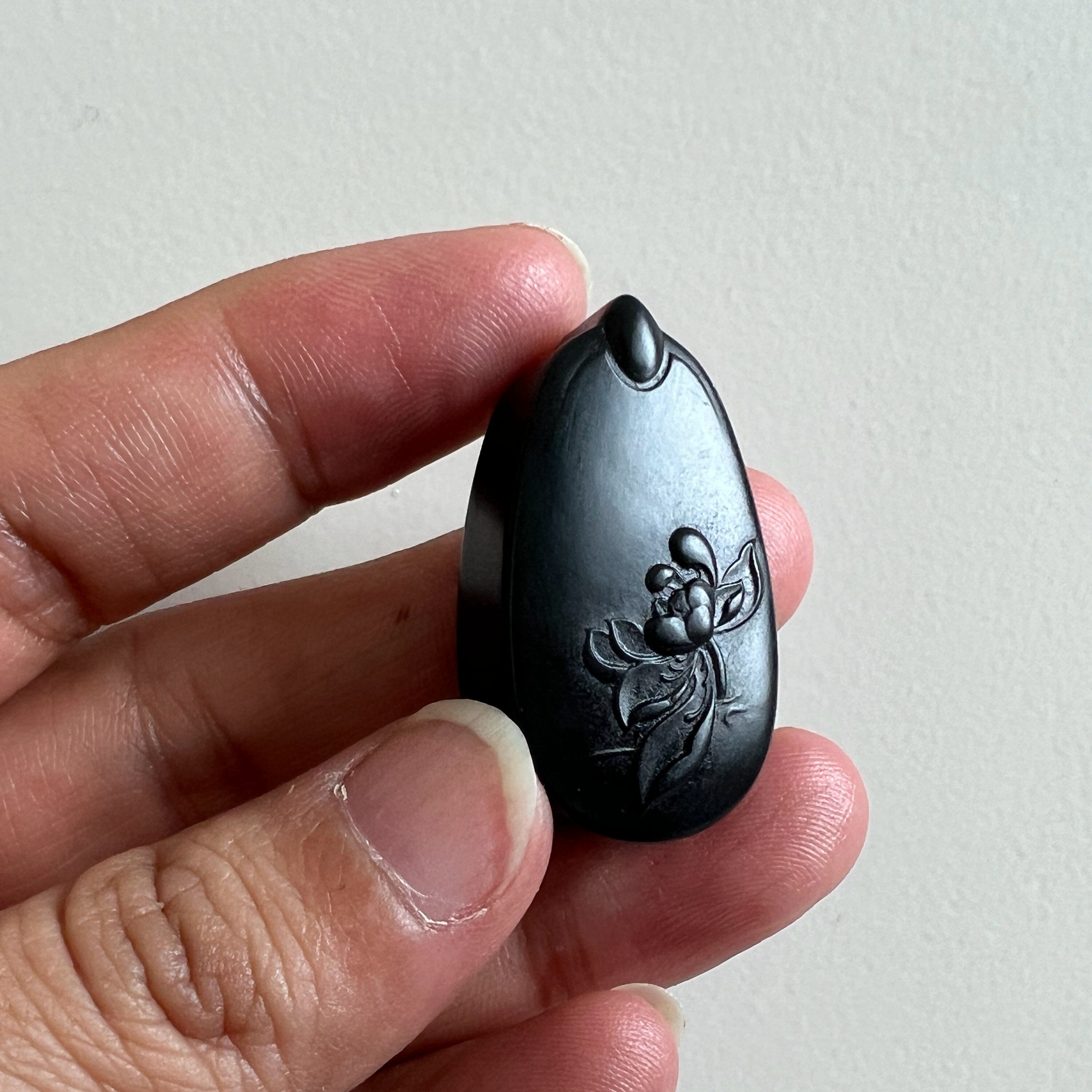 12g新疆和田墨玉小牌子吊坠挂件 一品清莲水滴项链坠和田玉黑羊脂