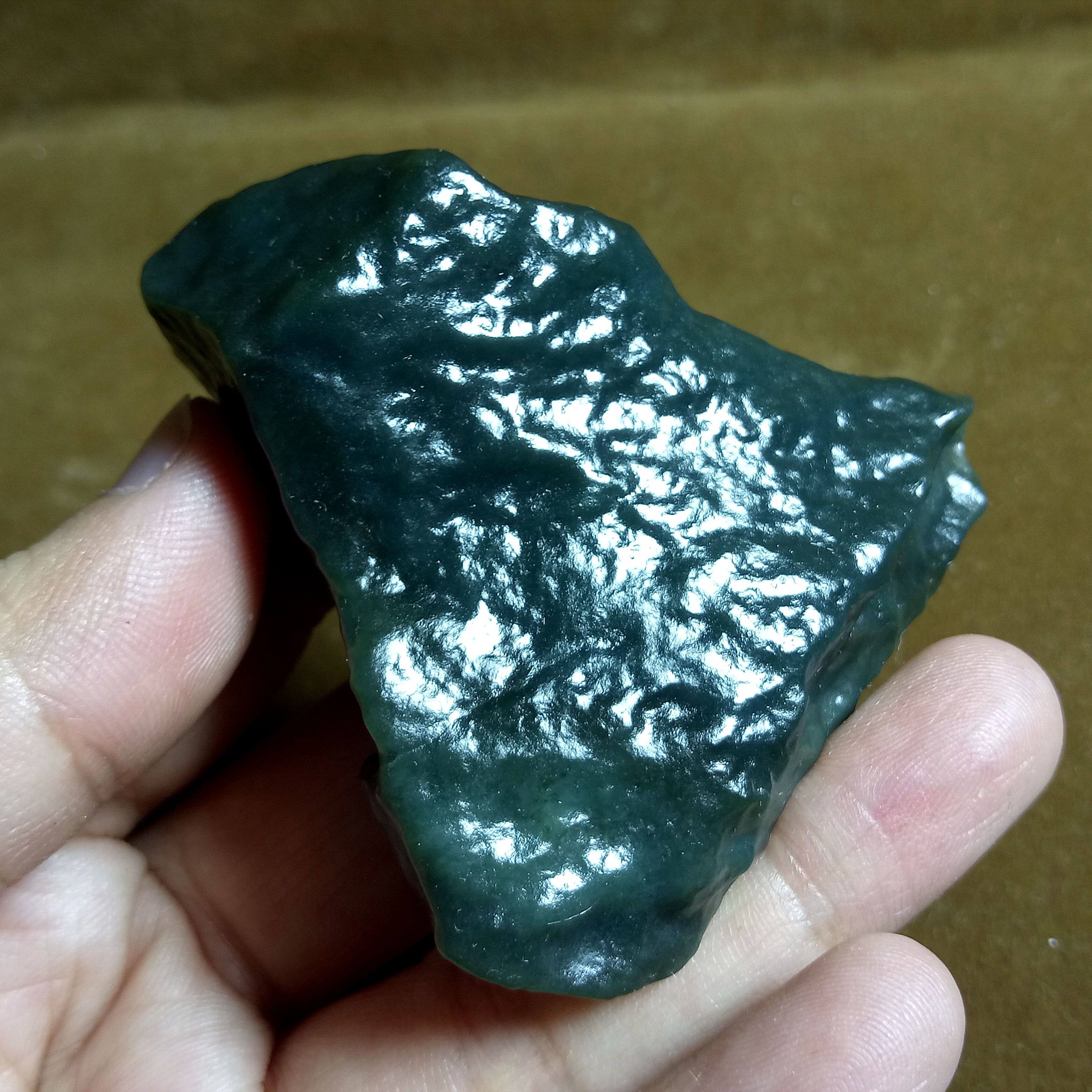 新疆和田若羌蓝调戈壁料原石无修油润把件雕刻特细料66g