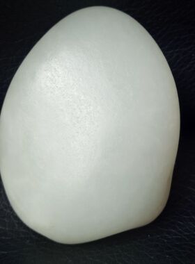 83.8g新疆和田玉原石 白玉光白籽料 羊脂级和田玉原石独籽把件料