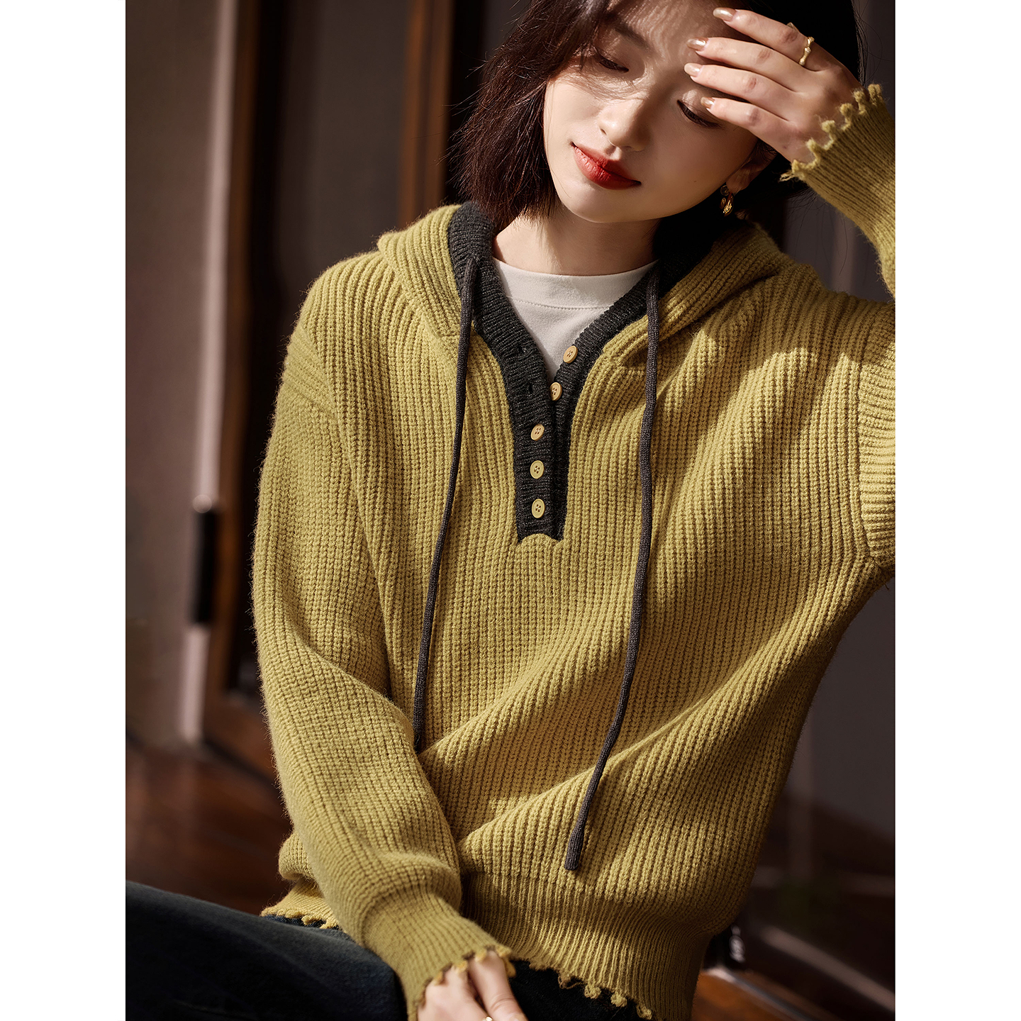 苏醒的乐园撞色连帽针织毛衣女款