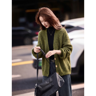 苏醒的乐园2026年秋冬V领针织开衫绵羊毛纽扣宽松型女装毛衣