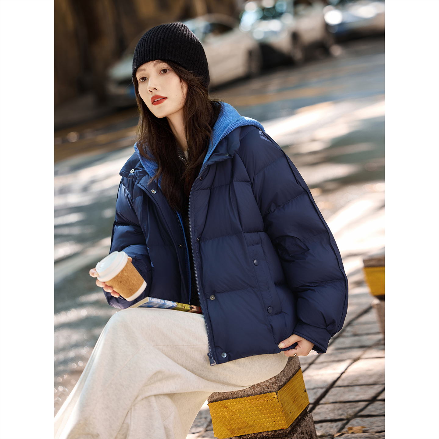 撞色针织连帽羽绒服女