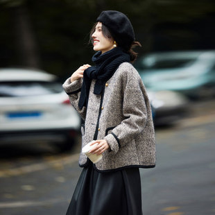 时尚气质淑女小香风短款羽绒服女2024冬季新品加厚保暖小众外套