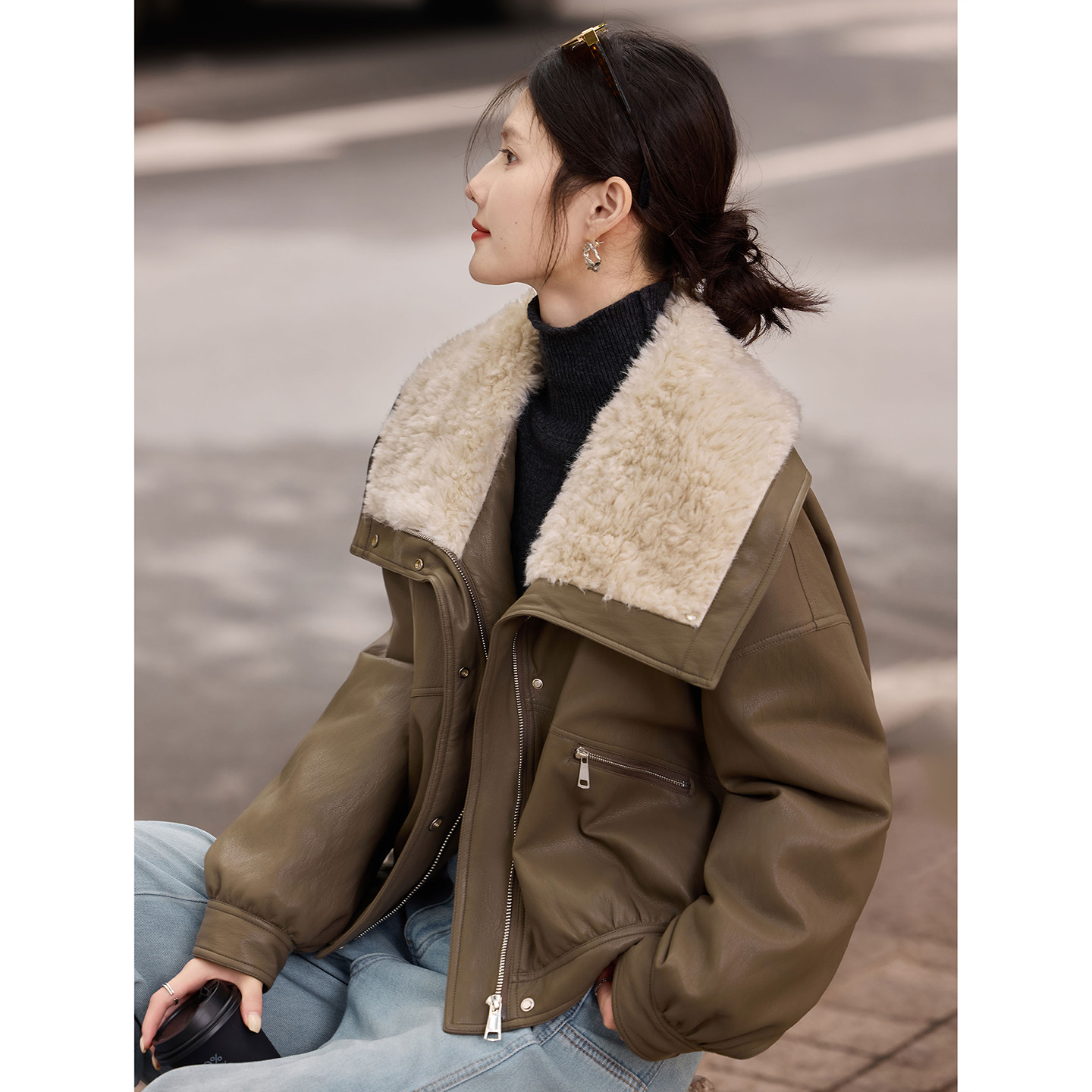 翻领短款羽绒服2025年冬季新款皮衣夹克外套上衣女装SXYRF25050