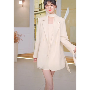 时尚气质西装套装2025年春季新款女知性优雅温柔显瘦吊带裙两件套
