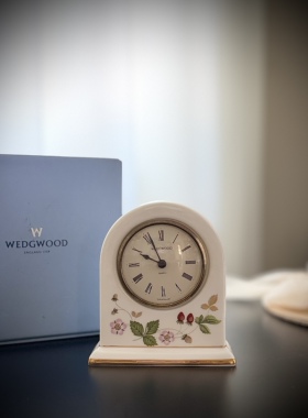 英国产Wedgwood韦奇伍德野草莓骨瓷座钟·中古