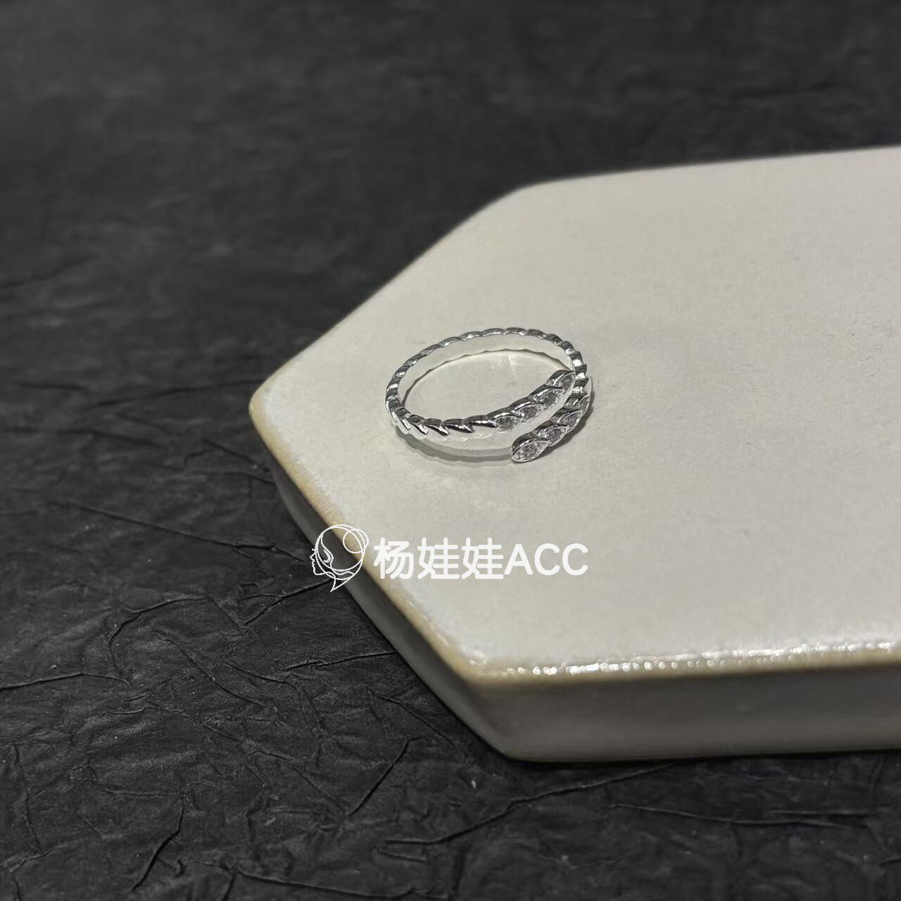 633116韩国东大门hey通体纯银新款高级感麻花日常百搭戒指