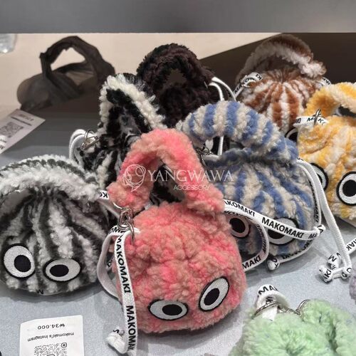 581302韩国东大门makomaki新款潮流百搭毛绒绒大眼仔手提包手拎包
