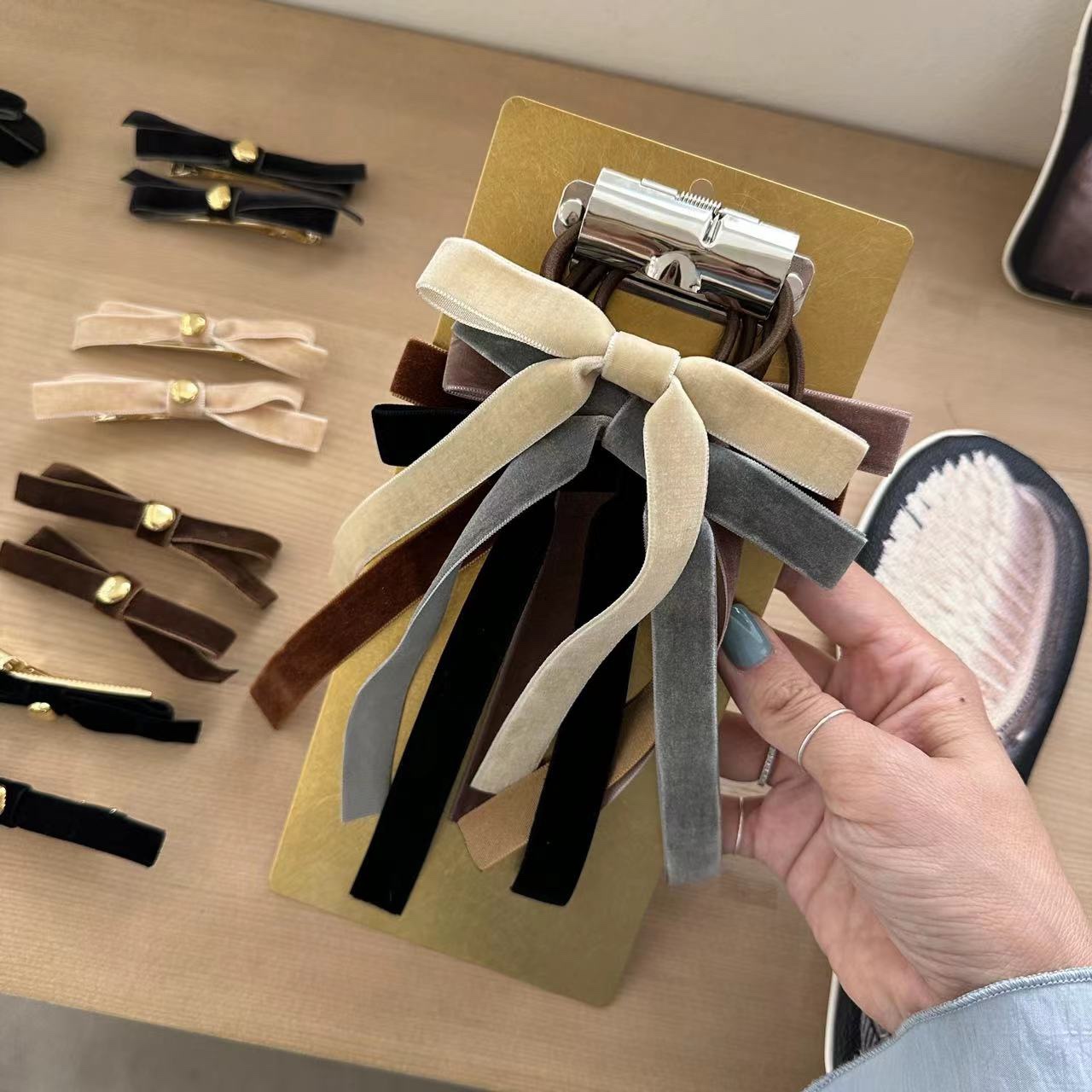 丝绒蝴蝶结简约精致气质款发绳