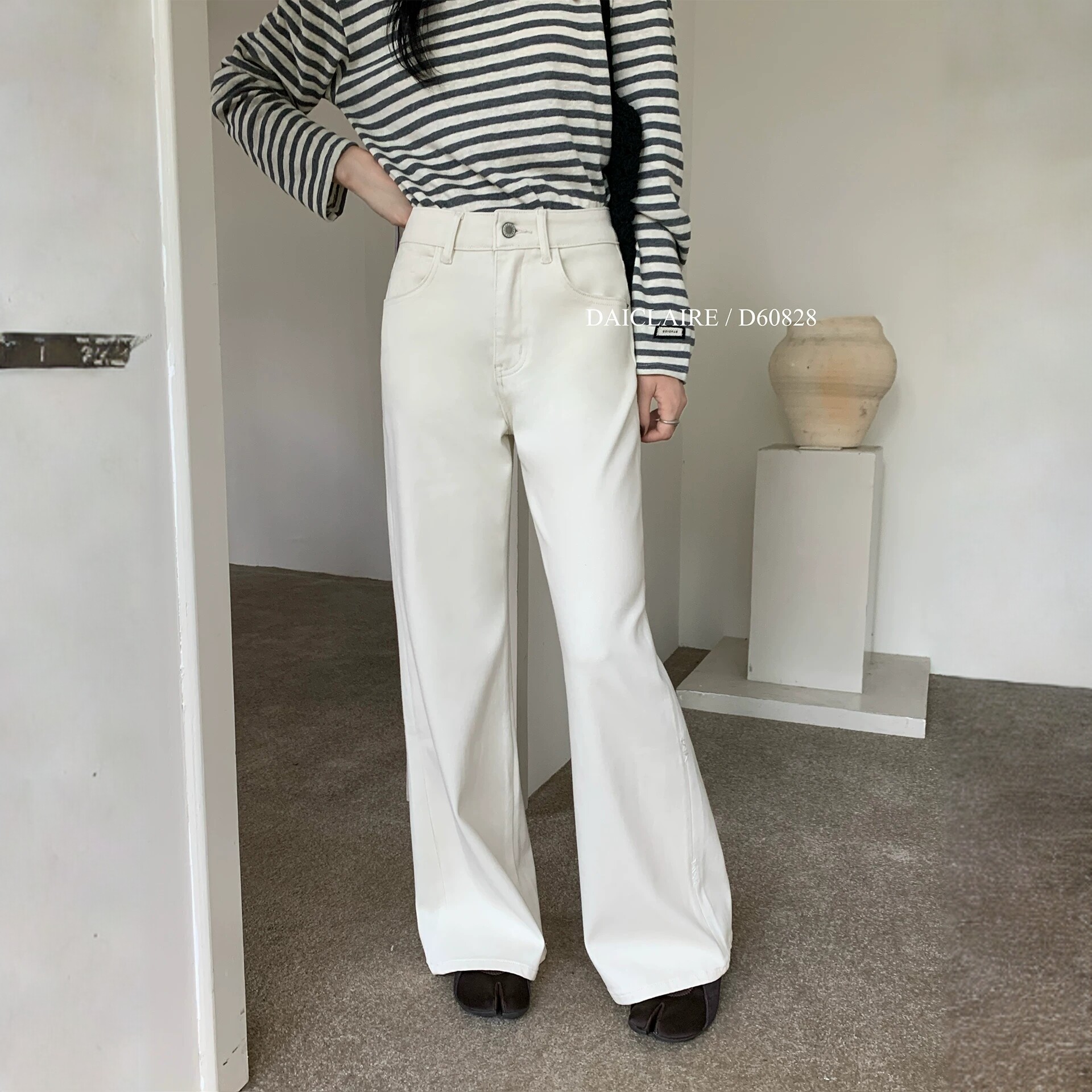 代嘉儿60828休闲阔腿牛仔裤女2026秋白色高腰宽松显瘦筒喇拖地裤