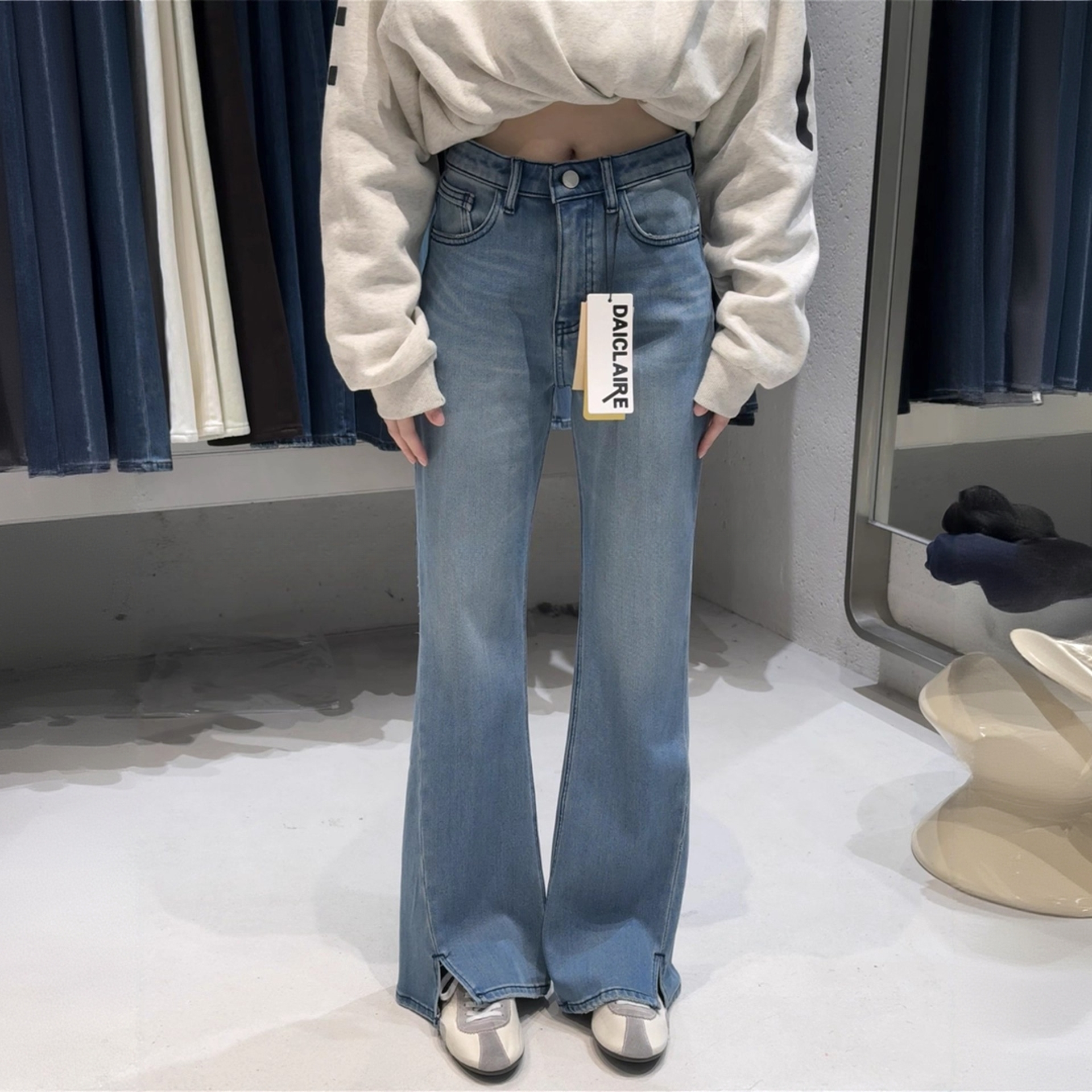 代嘉儿60685开叉加绒加厚微喇牛仔裤女冬显瘦高腰蓝色拖地喇叭裤