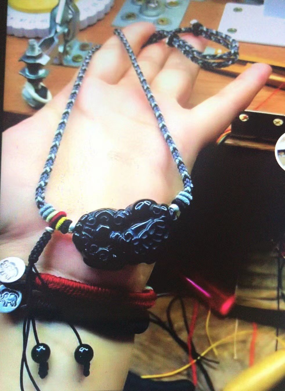 乌鸦血石貔貅吊坠挂绳可换