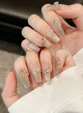 枯叶蝶纯手工穿戴甲气质香槟法式猫眼轻奢高级美甲假指甲