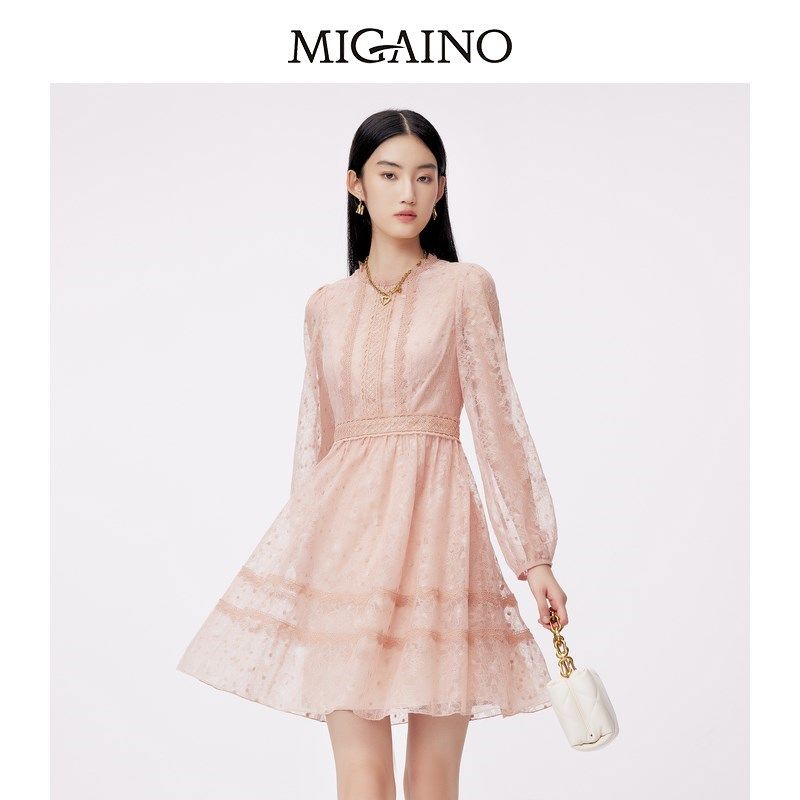 曼娅奴蕾丝连衣裙女2024春夏新款气质高级感收腰小黑裙MO14DC616