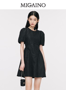 曼娅奴女装2024夏季款小个子显瘦黑色连衣裙短款小黑裙MO24DA660