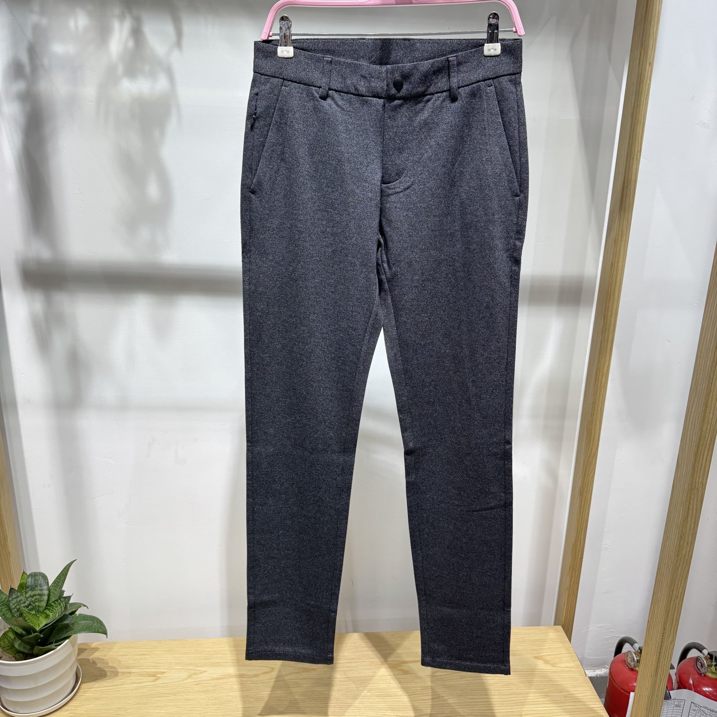 依文诺丁山男士特价春秋冬款免烫小直筒修身深灰色休闲裤1380元