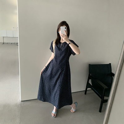 鸡心领飞飞袖波点中长款连衣裙女